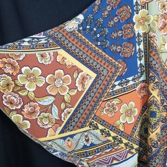 THE PYRAMID COLLECTION Floral Patchwork NWT Wrap Blouse Top Size XS - Picture 2 of 8